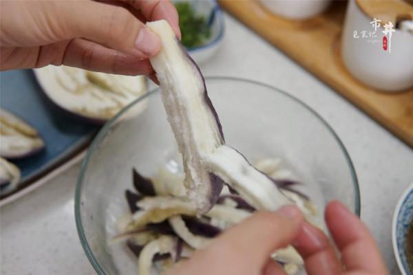 三伏天，吃茄子正是時候，教你“涼拌茄子”好吃的竅門，老香了