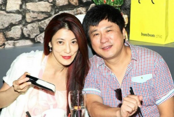 胡瓜唱情歌為女兒慶生,離婚20年前妻誇其太帥,現任妻子未露面 胡瓜唱情歌為女兒慶生,離婚20年前妻誇其太帥,現任妻子未露面