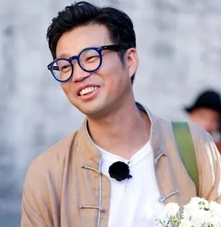 要錢沒錢，要貌沒貌！7位醜男演員娶的老婆，一個比一個漂亮