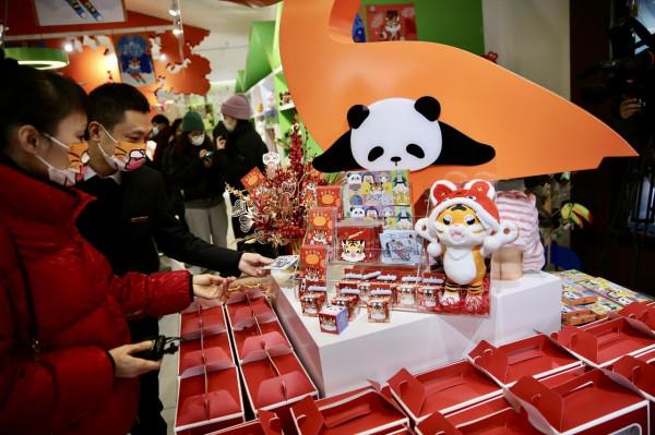 北京市屬公園春節遊園會拉開帷幕，動物園東北虎“萌萌”成吉祥物