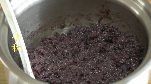 麵食又一個神奇做法，一碗黑米5個雞蛋，個個粘糯鮮香，好吃到爆