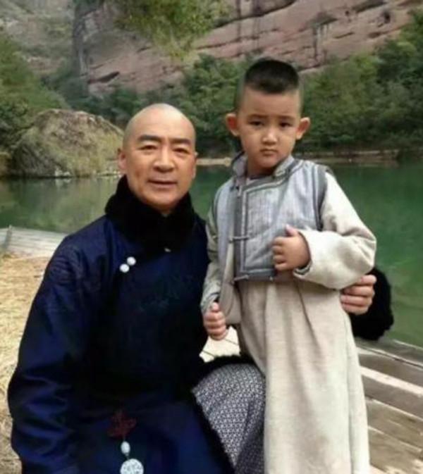 “老來得子”的七位明星，有的樂極生悲，有的成為人生贏家