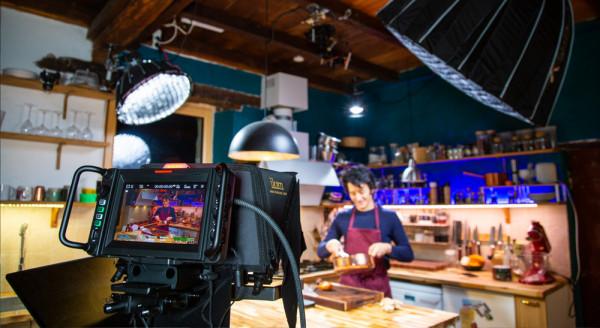 YouTube創作者Jigmé使用Blackmagic Design產品提升網路直播能力