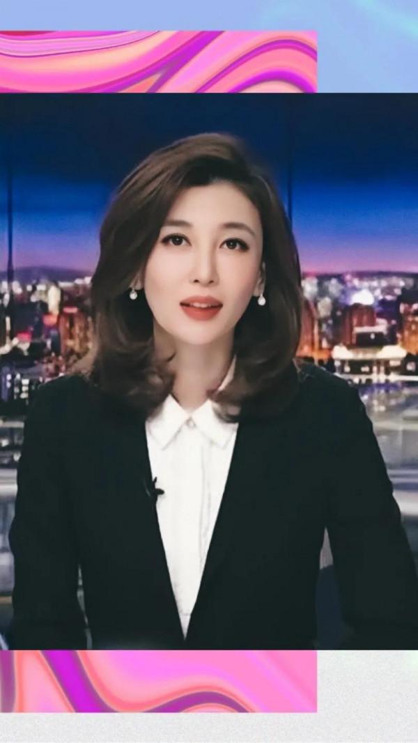 央視中文國際頻道《海峽兩岸》主持人李紅