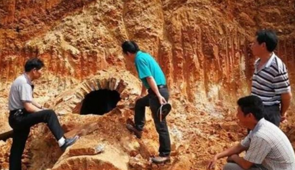 雲南村民採藥發現兩個大油桶，裡面裝滿軍人屍骸，平均年齡才20歲