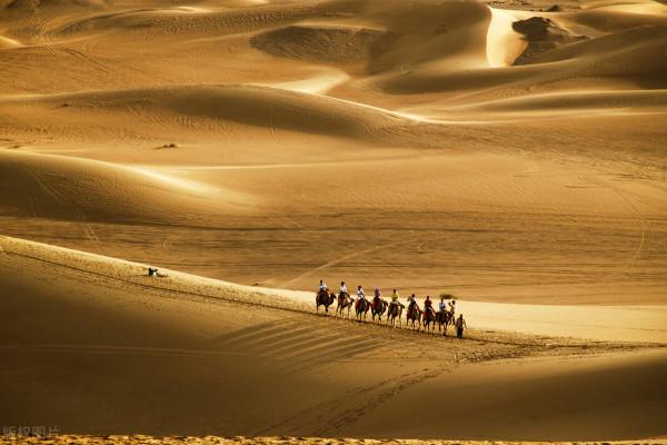 金色沙漠,夢幻之旅 金色沙漠,夢幻之旅