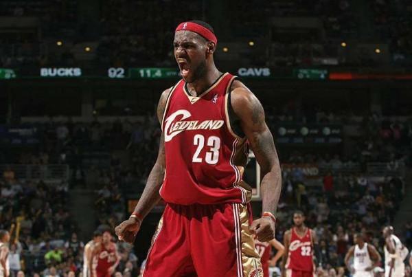 盤點詹姆斯生涯各賽季資料，網友紛紛表示根本沒有一點進步