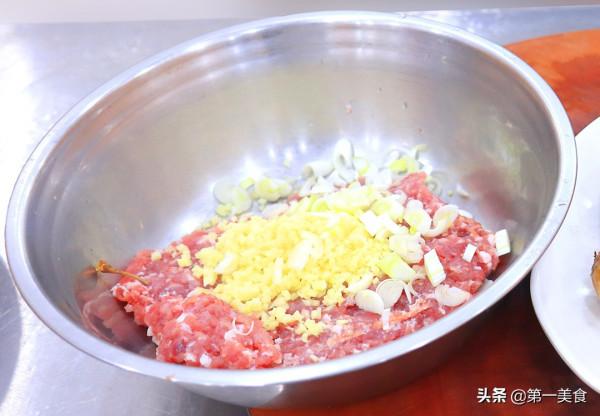 芋頭這樣做很多人不知道,軟糯Q彈,湯汁鮮美,比生氽丸子還好吃 芋頭這樣做很多人不知道,軟糯Q彈,湯汁鮮美,比生氽丸子還好吃