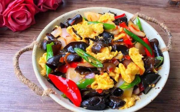 吃膩了葷菜魚香肉絲，換個口味來個&OpenCurlyDoubleQuote;魚香雞蛋&rdquo;家裡人都搶著吃