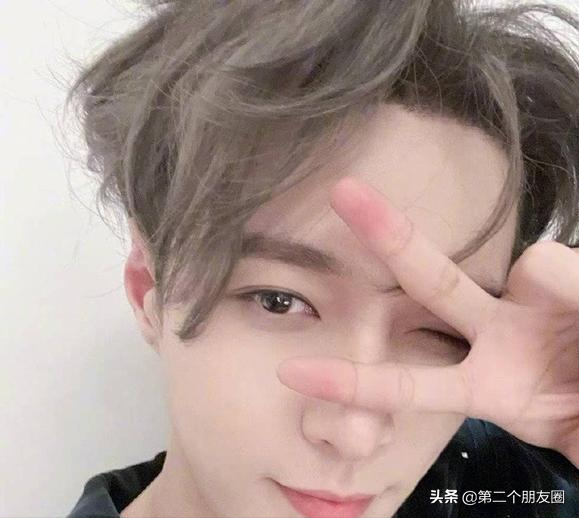 張藝興到底有多帥？看到他亞麻灰的新發色，瞬間圈粉