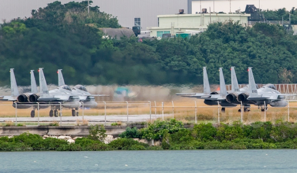 “目視中國戰機最為緊張”，日本飛行員坦露心聲：中國空軍不好惹