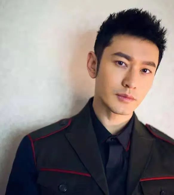 只要一大笑，顏值就垮掉的5位明星，劉亦菲女神形象全無