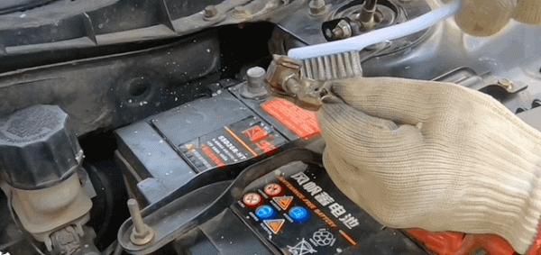 洗車店也洗不掉的汙漬,其實自己在小區就能洗乾淨! 洗車店也洗不掉的汙漬,其實自己在小區就能洗乾淨!