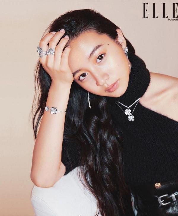 51歲工藤靜香曬照,全身上下找不到一絲贅肉脖子纖細,髮際線後移 51歲工藤靜香曬照,全身上下找不到一絲贅肉脖子纖細,髮際線後移