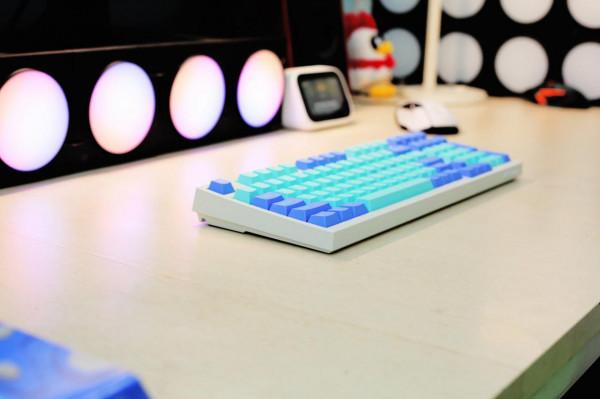 畢業級鍵盤，大L藍芽無線荷本配色 Leopold FC980MBT