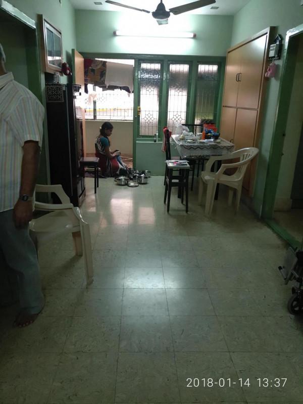 第一次拜訪印度普通人家，印度少女對我深情一笑