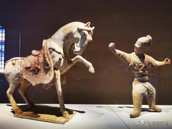 繼續走故宮西路，去看那些與太后們有關和無關的寶貝