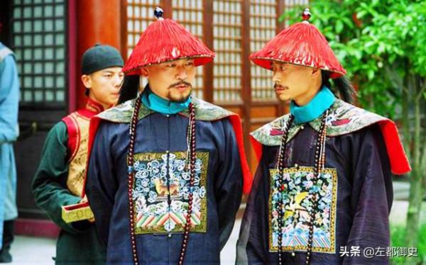 乾隆朝七個首席軍機大臣，二個被處死二個被清算，僅三人得以善終