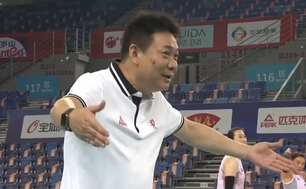 鷹眼故障？蔡斌對第5局13平的出界球很大意見，賽後找裁判理論