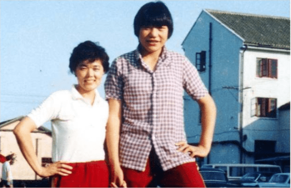 “中國長城”鄭海霞：43歲嫁粉絲，54歲沒孩子，姚明找她借鞋穿