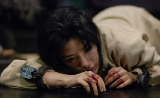 女烈士章輔，犧牲前被敵人撕開上衣後，在她左胸上發現一顆紅五星