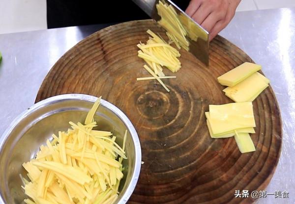 炒南瓜絲很多人都做錯了,難怪軟綿不清脆,廚師長教你正確做法 炒南瓜絲很多人都做錯了,難怪軟綿不清脆,廚師長教你正確做法