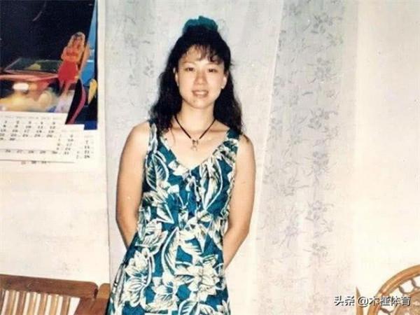 李寧的成長故事：8歲遇青梅，19歲奪6金，27歲入商海，30歲結連理