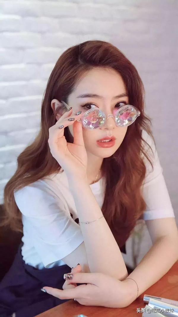 戚薇，又帥又酷，又美又可愛，驚豔到你了嗎？