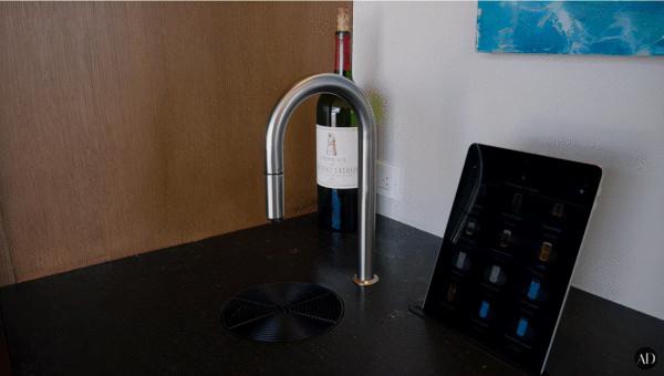 3.5億山頂豪宅佔地2.2畝 屋主竟然為豪車建了個展廳