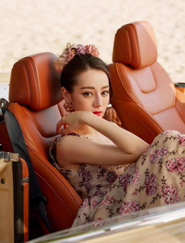 迪麗熱巴：明豔大美人