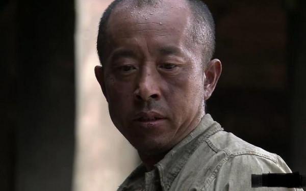 我的團長我的團原著:東北佬李烏拉死後,老鄉迷龍揹著他要走回家 我的團長我的團原著:東北佬李烏拉死後,老鄉迷龍揹著他要走回家