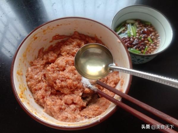 這樣的餡餅你喜歡嗎?皮薄餡多,用料十足!一口下去滿嘴留香 這樣的餡餅你喜歡嗎?皮薄餡多,用料十足!一口下去滿嘴留香