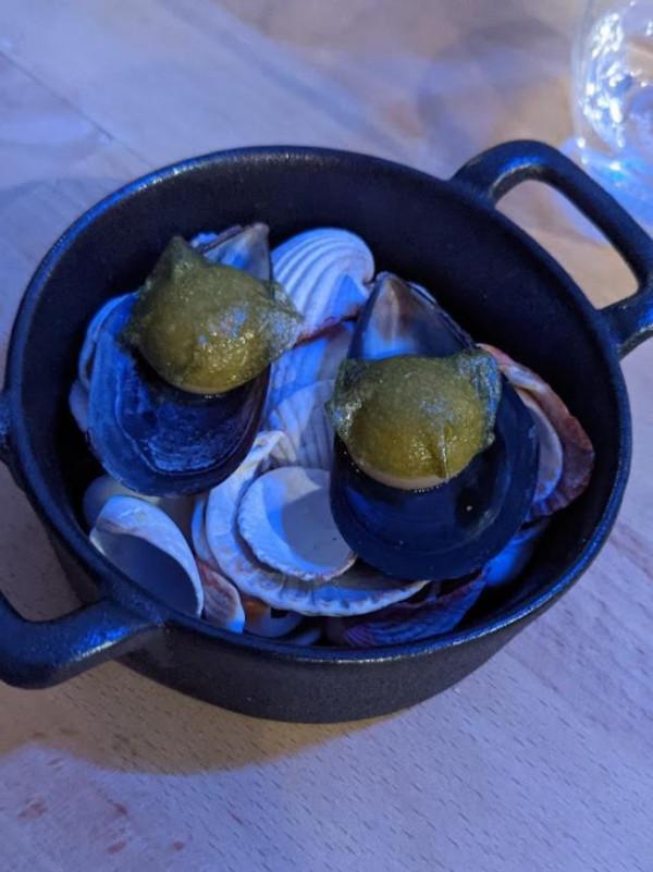 外國博主吐槽最糟米其林，27道奇葩菜，還要從主廚“嘴”裡舔著吃