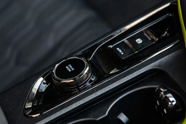 一年就升級，賽道檢驗2022款UNI-T