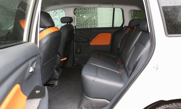 一汽全新MPV上市!外觀似“外星人”,配隱私玻璃,14.58萬 一汽全新MPV上市!外觀似“外星人”,配隱私玻璃,14.58萬