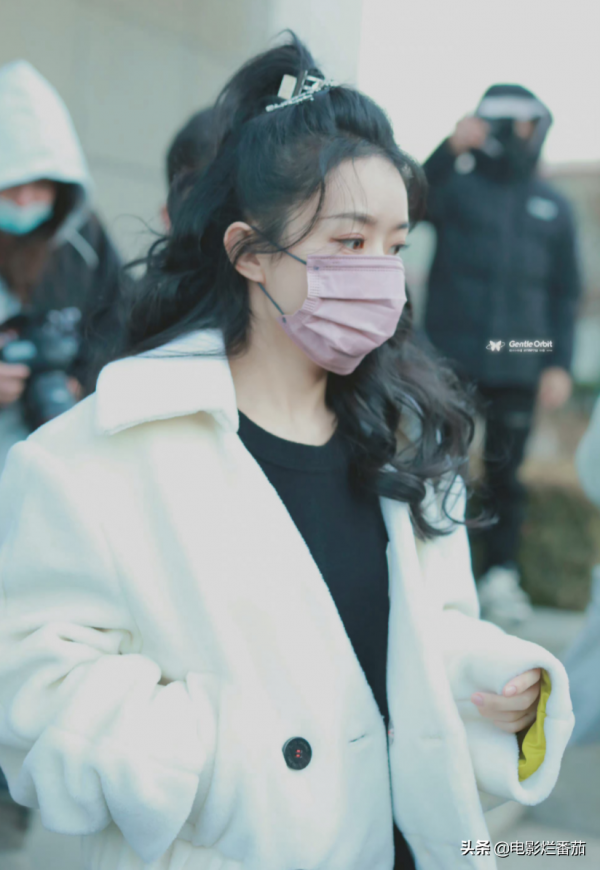 春晚第三次聯排：趙麗穎美目顧盼，毛曉彤虎紋吸睛，宋茜皮衣颯氣