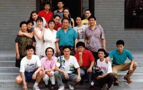 演員謝蘭：嫁給師小紅，讓聾啞父母有依靠，39歲為愛生子