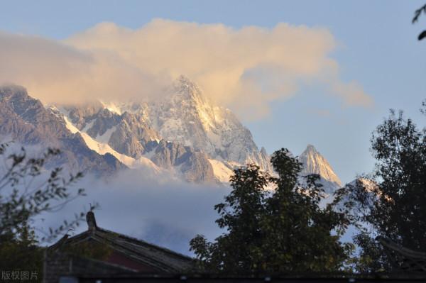 一次旅行結緣,退休後的她自駕游去再續前緣,卻深陷泥潭 一次旅行結緣,退休後的她自駕游去再續前緣,卻深陷泥潭