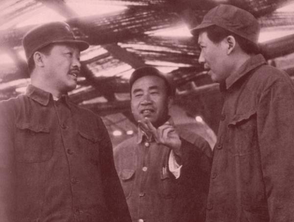 朱德位列元帥之首，可授銜證書卻不是001號，001號究竟給了誰？