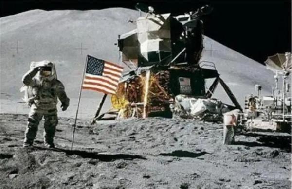 2009年，荷蘭證實美國送的&OpenCurlyDoubleQuote;月岩&rdquo;是假貨，美國：我沒說那是月岩