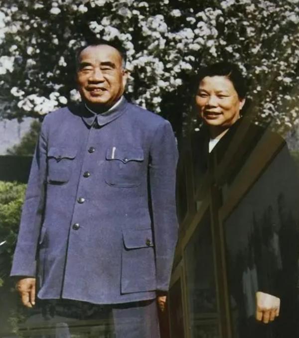 1960年，朱德回家鄉視察卻不認自家門，被堂弟嘲笑穿得不如縣幹部