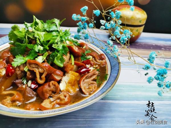 花200做了一鍋老北京滷煮火燒，1人1大碗，湯香肉爛貴點也值了