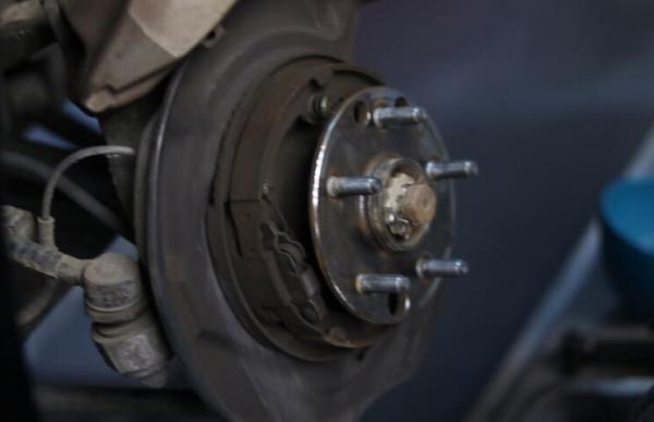 老車翻新:修復2005年凌志LS430,V8自吸大排量,一代神話再復活 老車翻新:修復2005年凌志LS430,V8自吸大排量,一代神話再復活