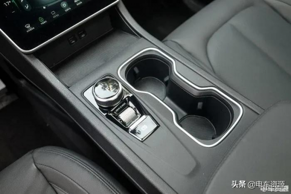 可以邊開車邊OTA的純電動車，威馬W6的智慧座艙有多厲害？