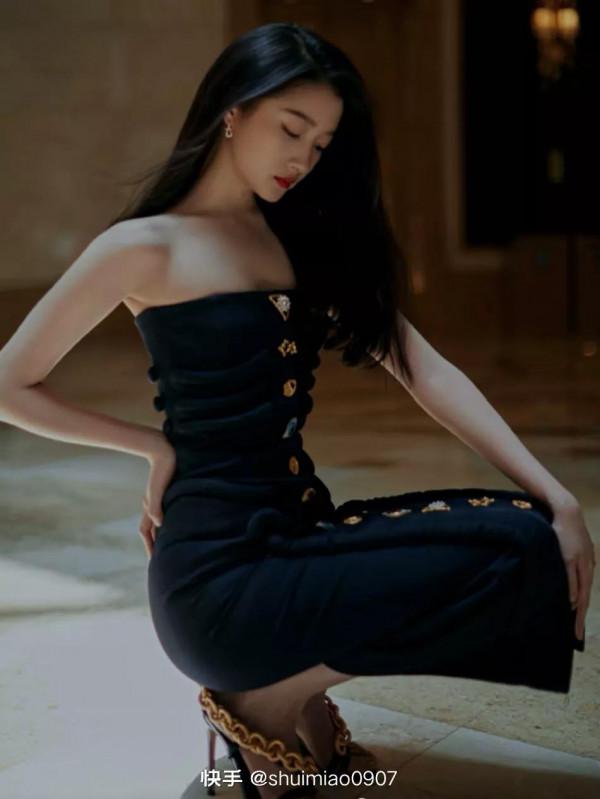 關曉彤迷人照片