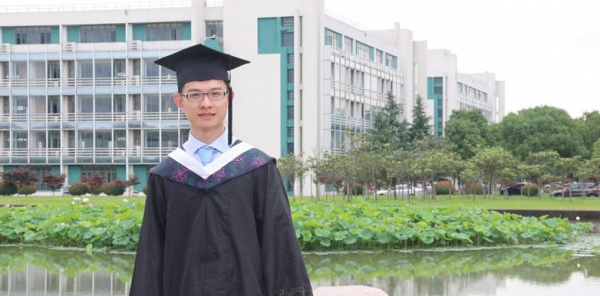 小夥得了怪病，醫生看不出病因，為自救考醫科大學後找到治療方法