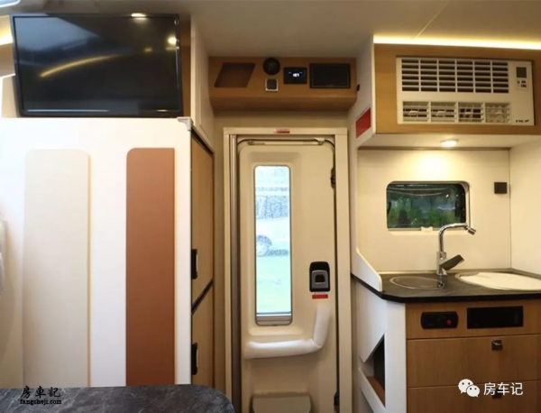 商務家用兩不誤!福特新全順底盤,實拍宇通C520高性價比房車 商務家用兩不誤!福特新全順底盤,實拍宇通C520高性價比房車