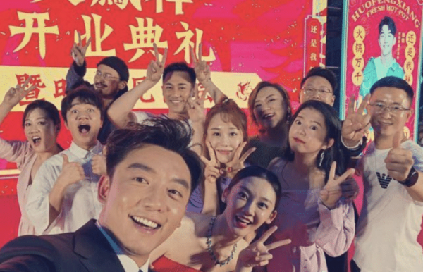 關曉彤代言奶茶店引維權，加盟商曝品牌虛假宣傳，求明星給說法