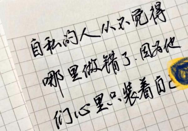繼母想獨吞40萬房產，兒子用91歲父親的骨灰盒使了一計才協商分配