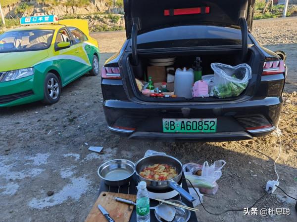 漢EV自駕新疆，在冰溝和計程車駐車做飯，越聊他們越想換電動車